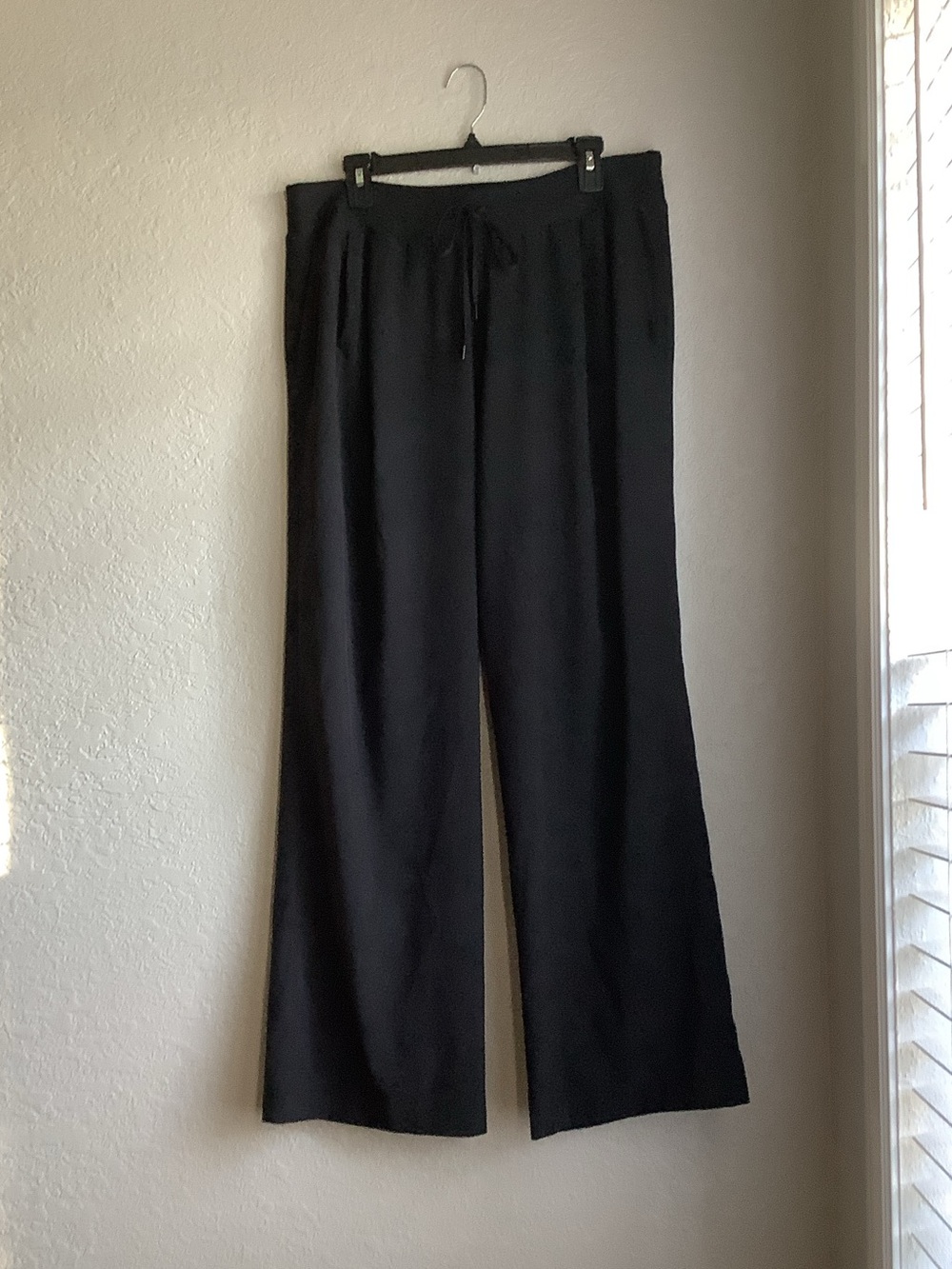 Women's Black Wide-Leg Drawstring Jogger Pants